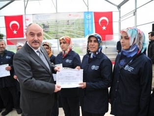 Greenhouse Of Emergency Support Project Towards Crop Production Of Syrian Refugees ın The Temporary Housing Center ın Osmaniye Has Been Opened Galeri