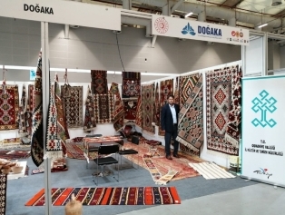 DOĞAKA Koordinasyonunda Katılım Sağlanan “CARPETEXPO 2019 İstanbul Halı ve Kilim Fuarı”nda Osmaniye Karatepe Kilimleri Tanıtıldı Galeri