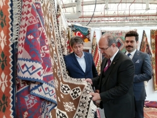 DOĞAKA Koordinasyonunda Katılım Sağlanan “CARPETEXPO 2019 İstanbul Halı ve Kilim Fuarı”nda Osmaniye Karatepe Kilimleri Tanıtıldı Galeri