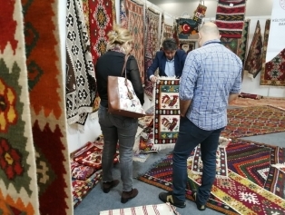 DOĞAKA Koordinasyonunda Katılım Sağlanan “CARPETEXPO 2019 İstanbul Halı ve Kilim Fuarı”nda Osmaniye Karatepe Kilimleri Tanıtıldı Galeri