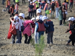 Çevreye Duyarlı Sosyal Sorumluluk Kapsamında “Geleceğe Nefes” Fidan Dikme Kampanyasına DOĞAKA Personelinden Tam Destek Galeri